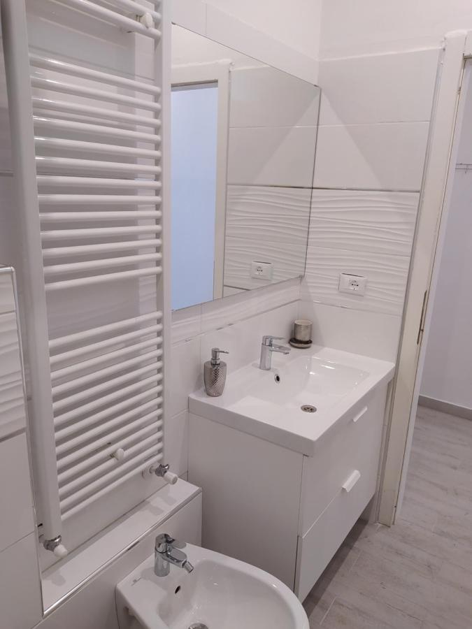 Modern Room With Private Bathroom 特伦托 外观 照片