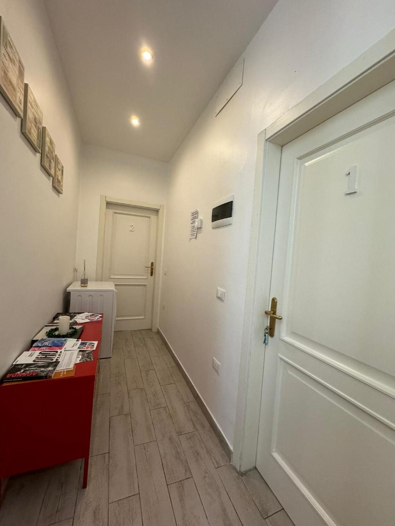 Modern Room With Private Bathroom 特伦托 外观 照片