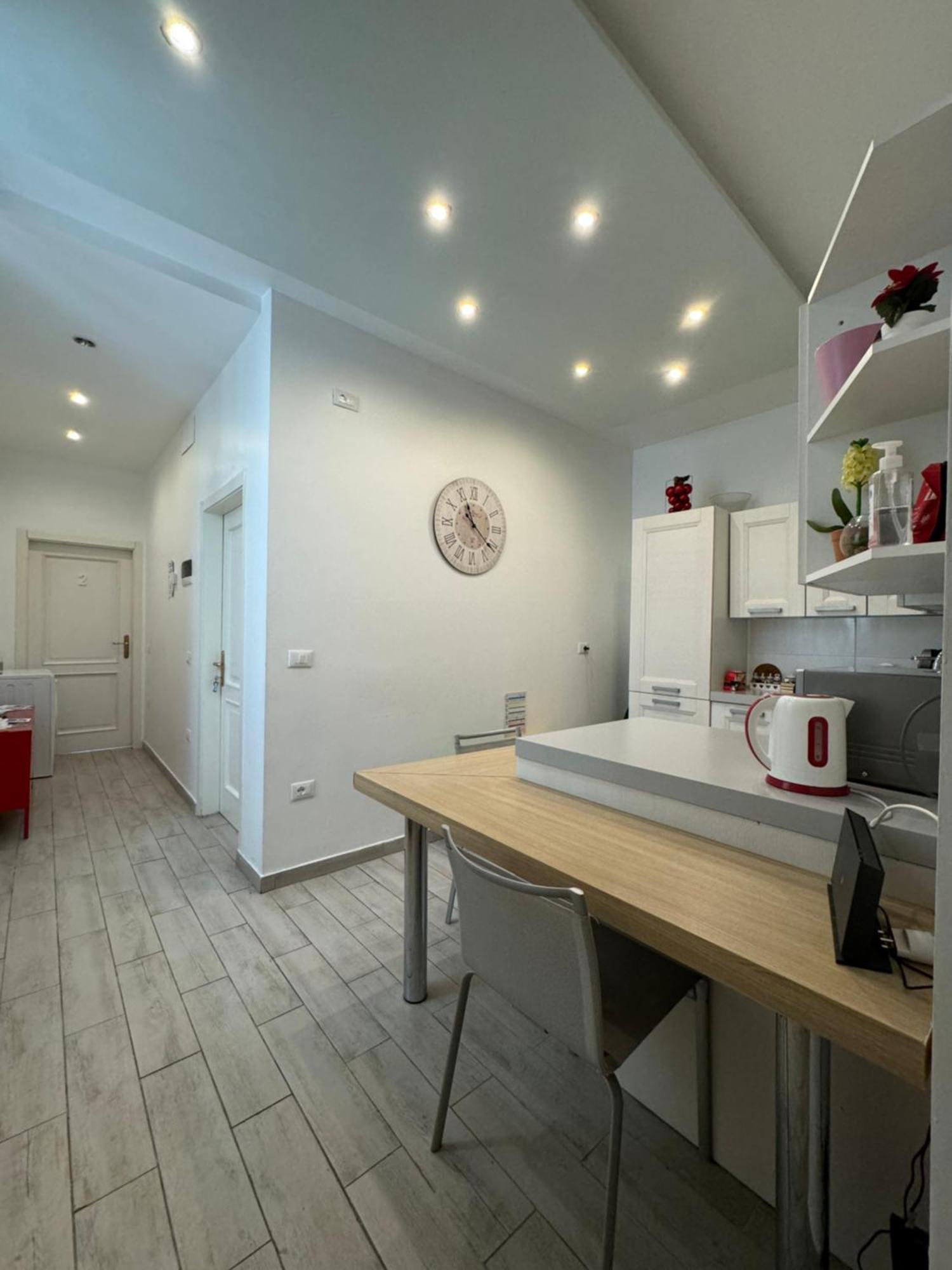 Modern Room With Private Bathroom 特伦托 外观 照片