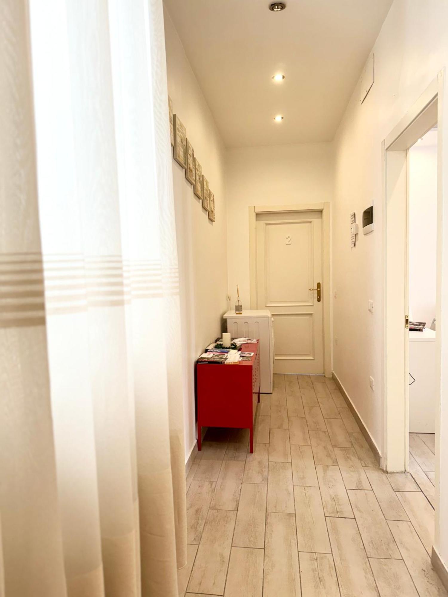 Modern Room With Private Bathroom 特伦托 外观 照片