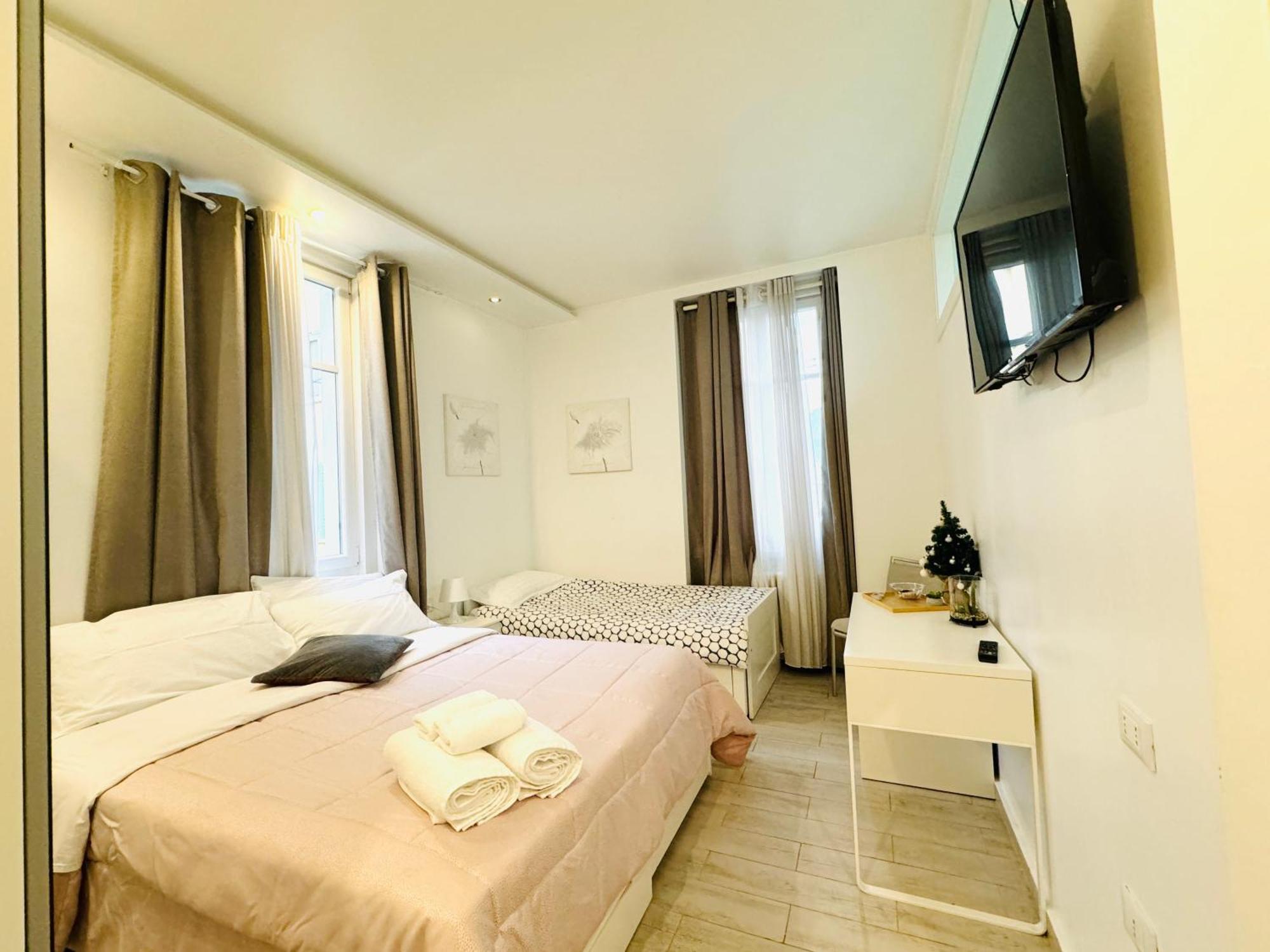 Modern Room With Private Bathroom 特伦托 外观 照片