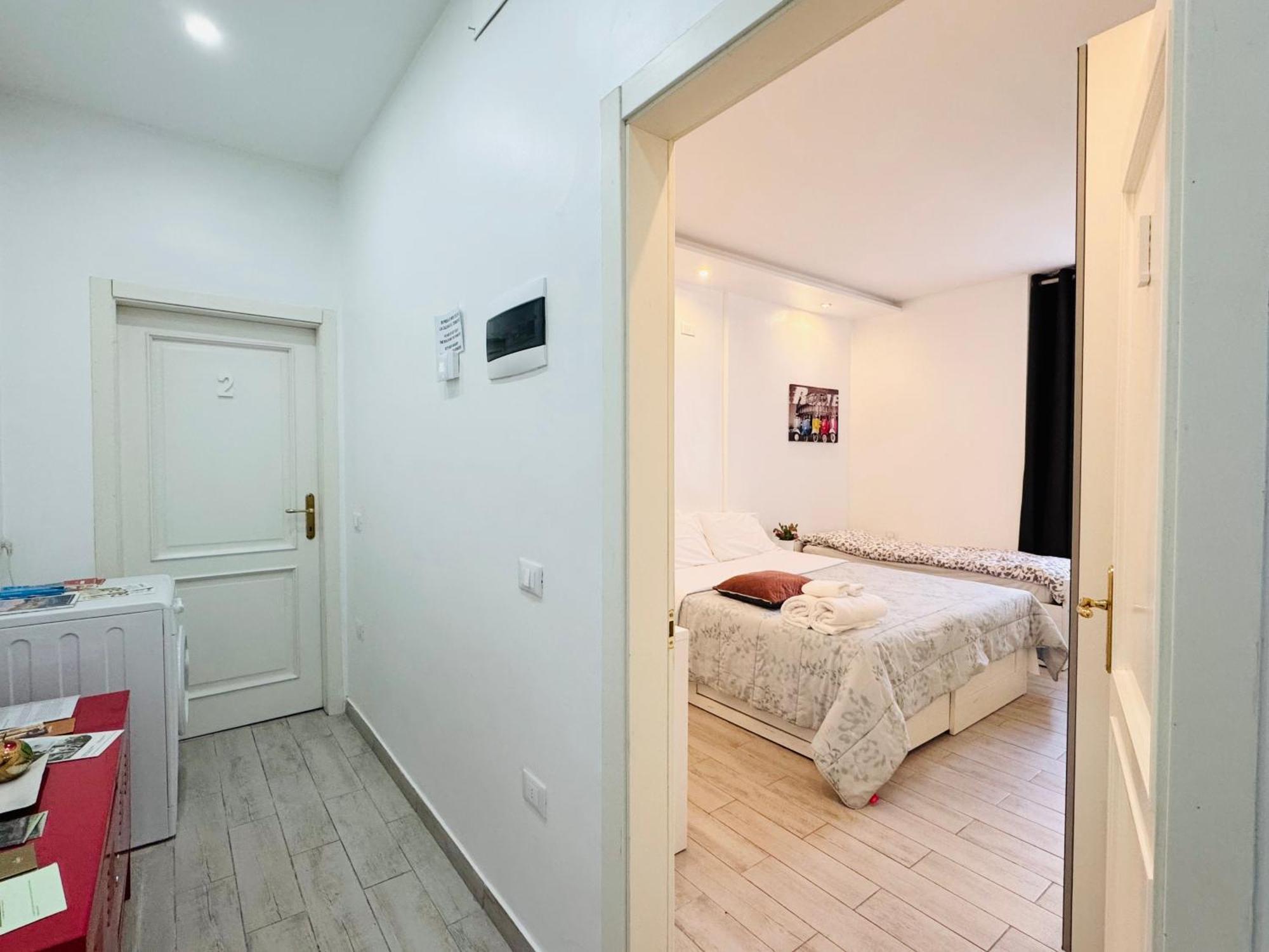 Modern Room With Private Bathroom 特伦托 外观 照片